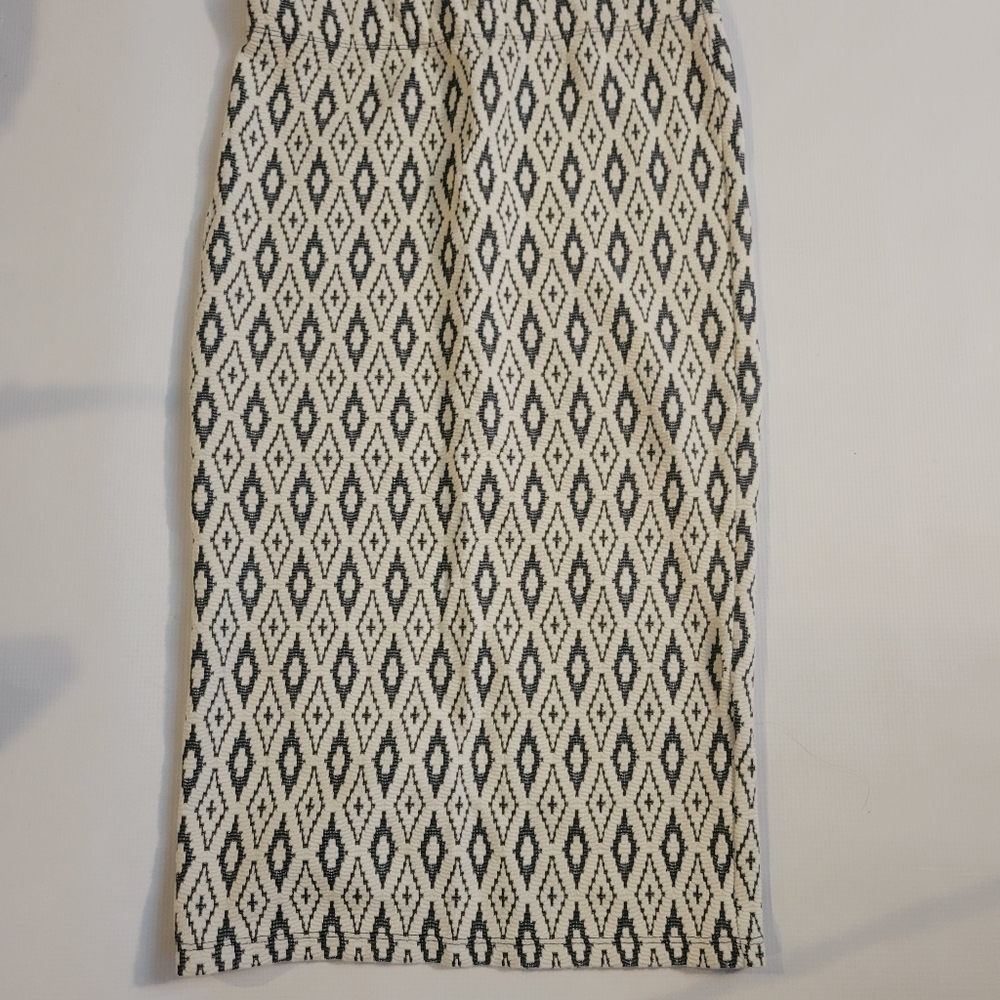 Bethany mota white /bk pencil skirt size medium @11